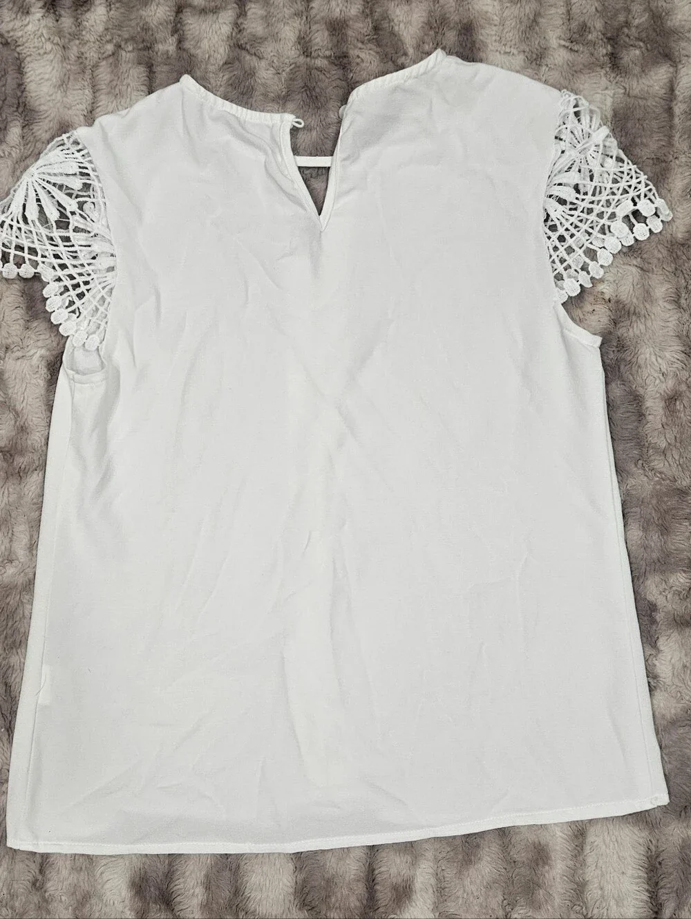 Boho White Crochet Lace Cap Sleeve Blouse – Keyhole Neck Pleated Top